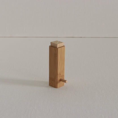 Condiment container