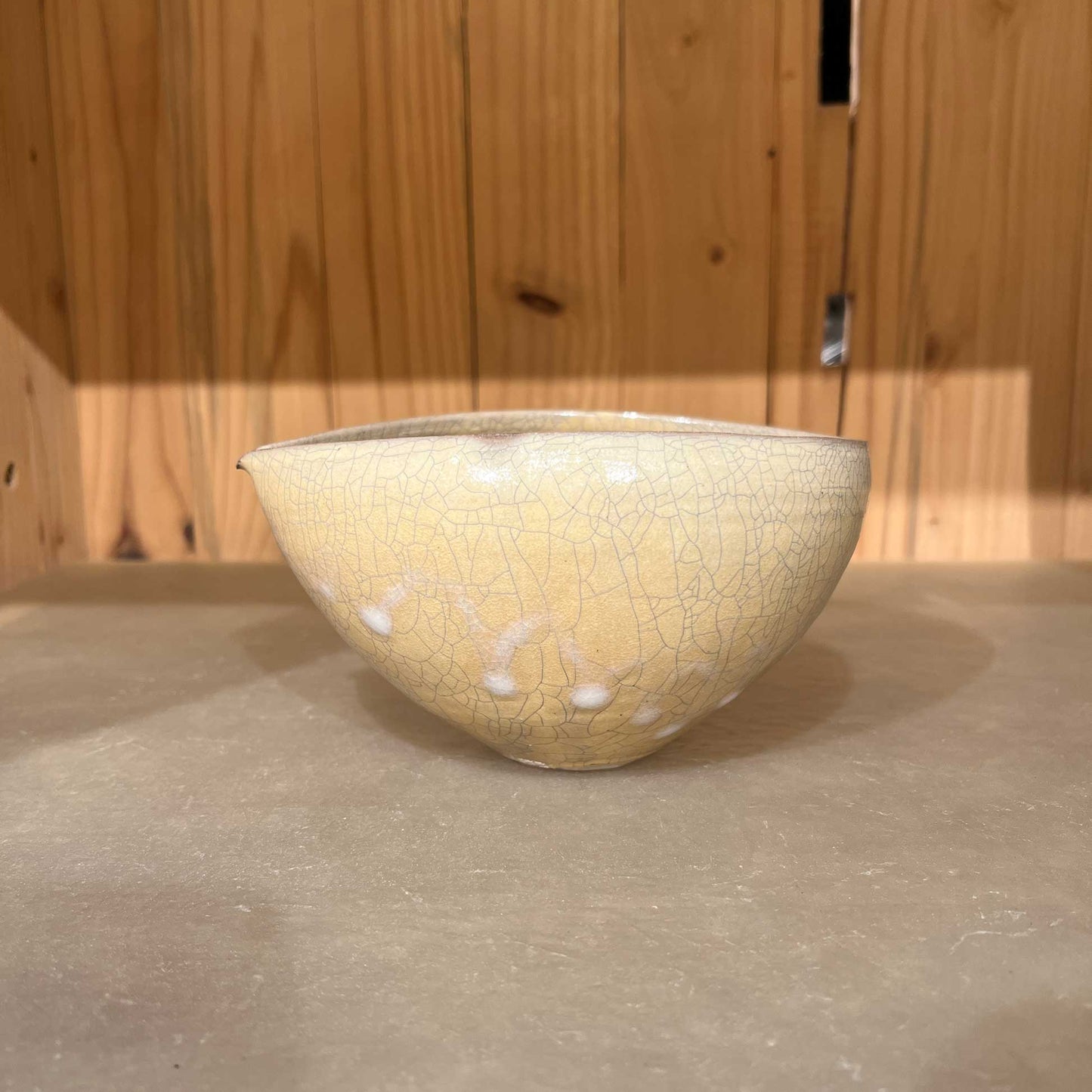 Pouring Bowl Large Straw Crackle Kohiki 511A_Fuminari Araga
