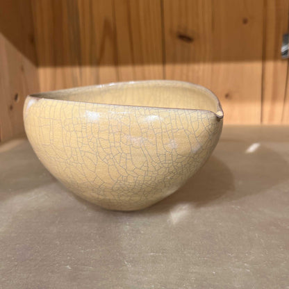 Pouring Bowl Large Straw Crackle Kohiki 511A_Fuminari Araga