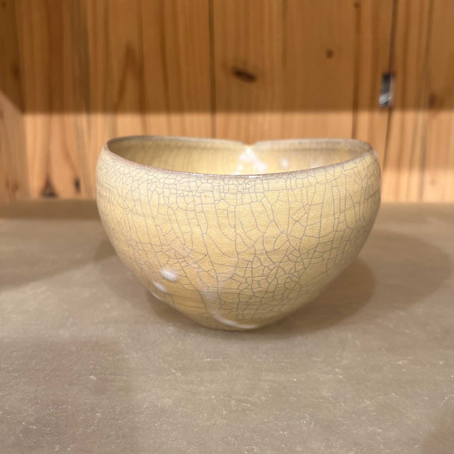 Pouring Bowl Large Straw Crackle Kohiki 511A_Fuminari Araga