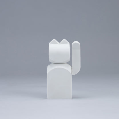 MAG MANEKI White M