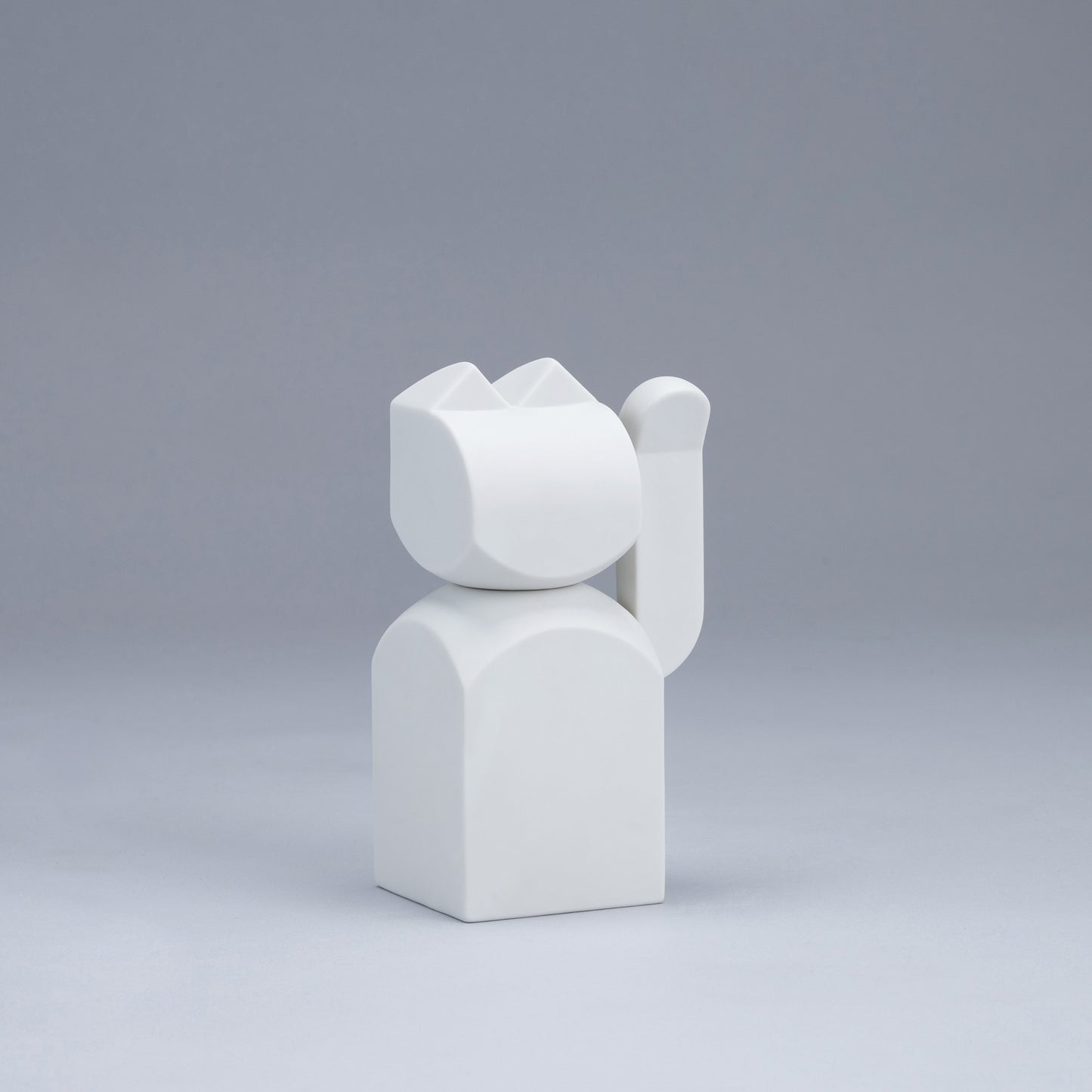MAG MANEKI White M