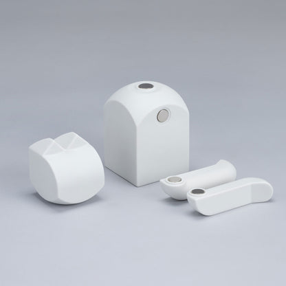 MAG MANEKI White M