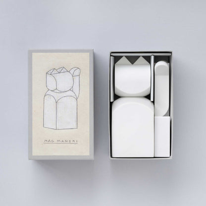 MAG MANEKI White M