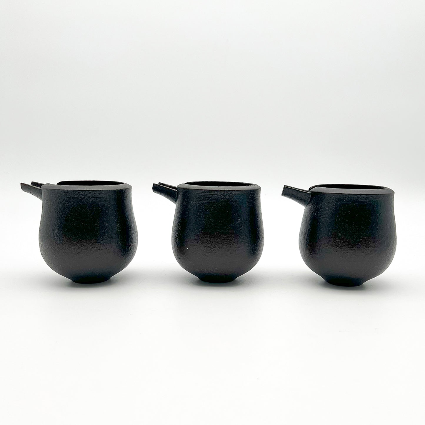 Bell-Shaped Spouted Bowl BK