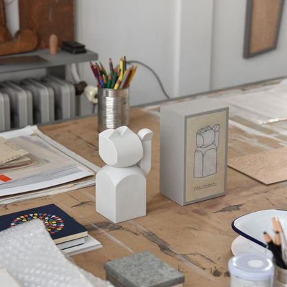 MAG MANEKI White M