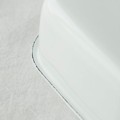 White Square M with Lid