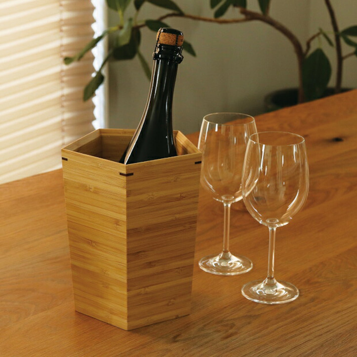 Wine cooler bucket