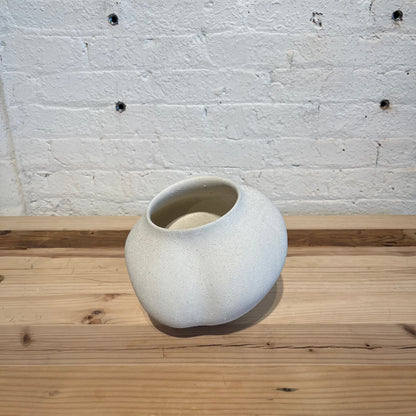 Shiho Hayashi Vase 2 White